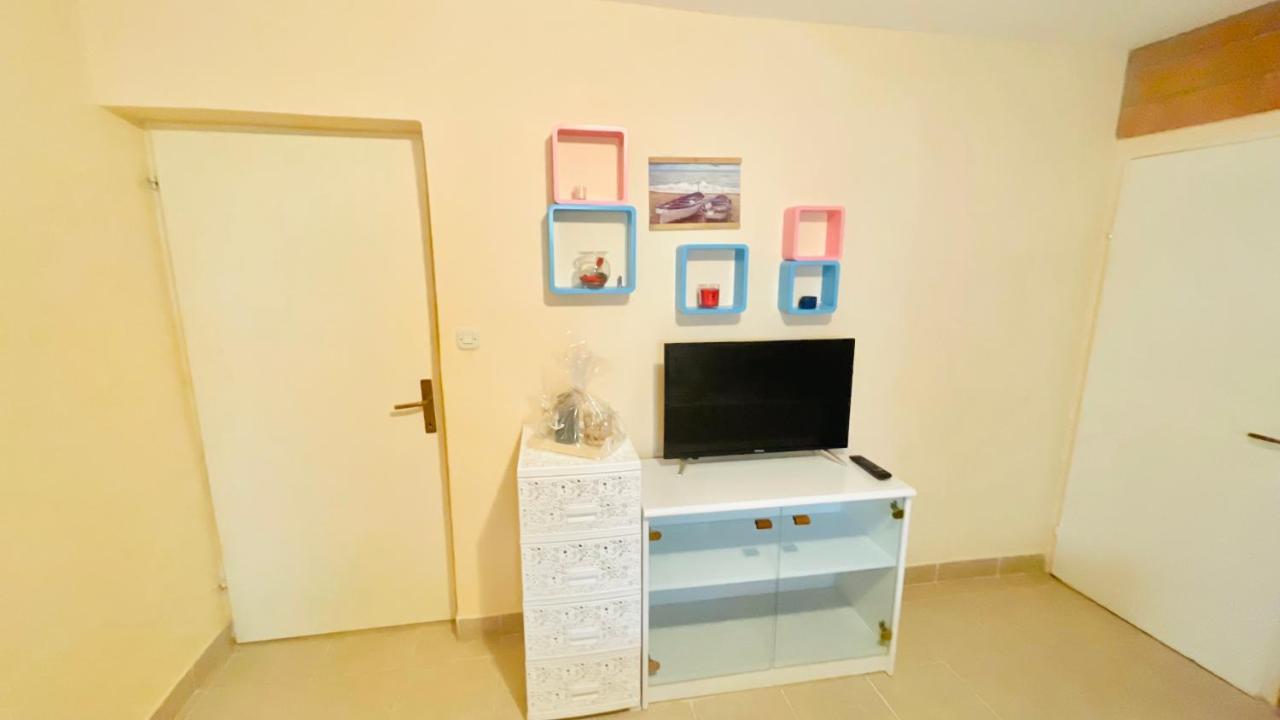 Colorful And Happy Apartment Sukosan - With Parking Exterior foto