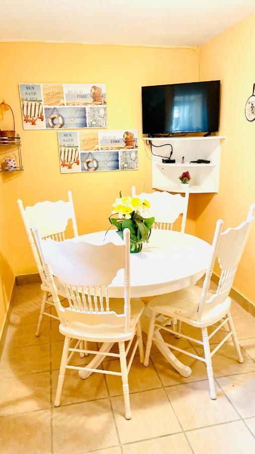Colorful And Happy Apartment Sukosan - With Parking Exterior foto