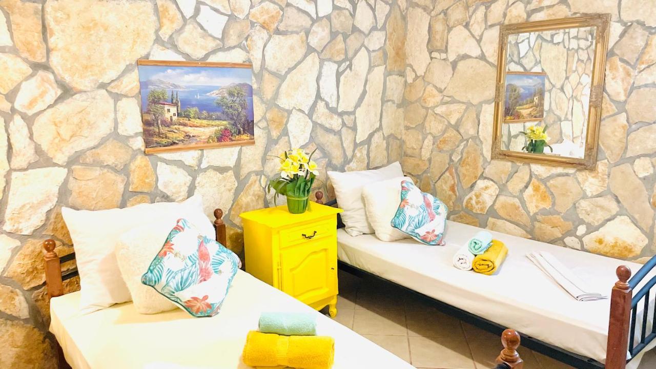 Colorful And Happy Apartment Sukosan - With Parking Exterior foto